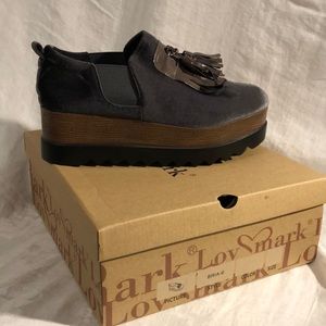 ✔️ NIB blue/grey velvet  platform loafer